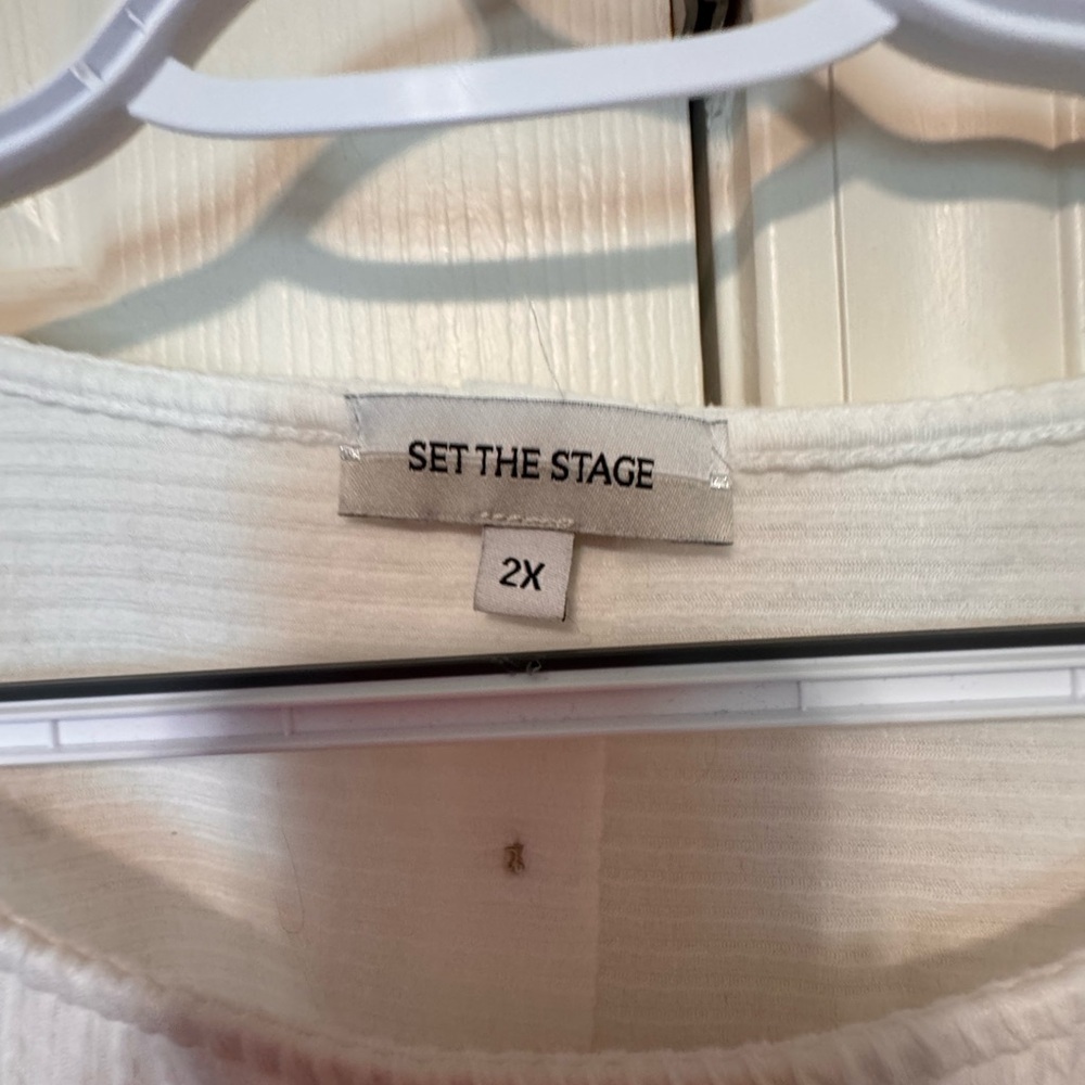 Chic White Short Sleeve Tee - Picture 5 of 5